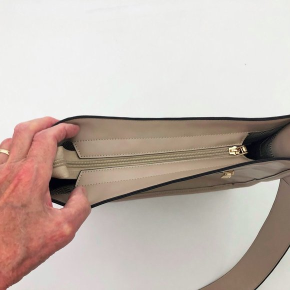 Jen and Co. Pippa Gray Vegan Leather Stitch Accented Crossbody Bag - Picture 4 of 9